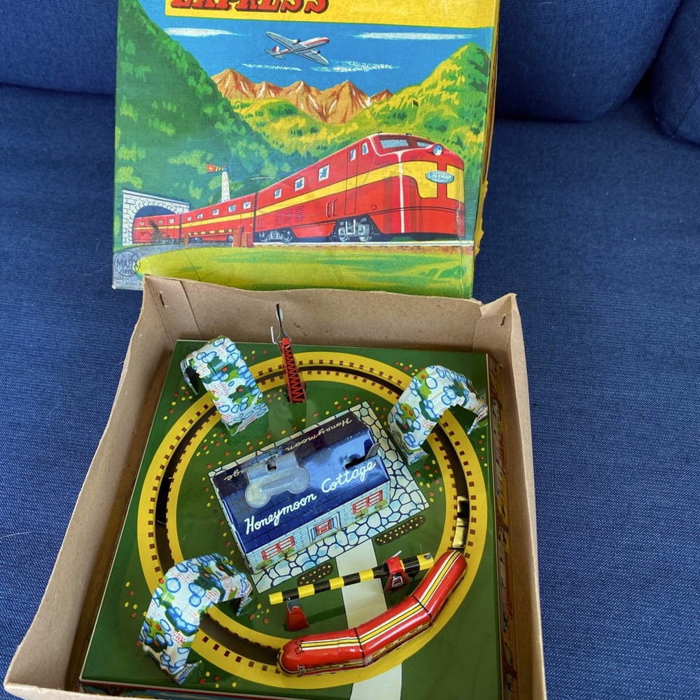 CLASSIC Metal MARX TRAIN. See video.